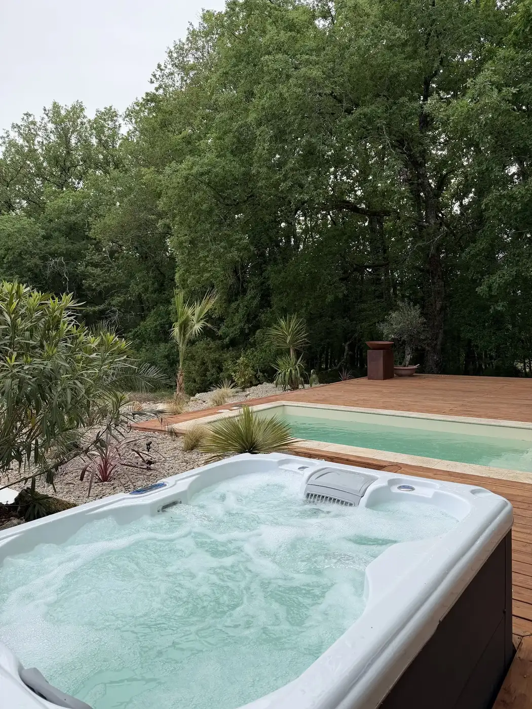 La terrasse et la piscine privative